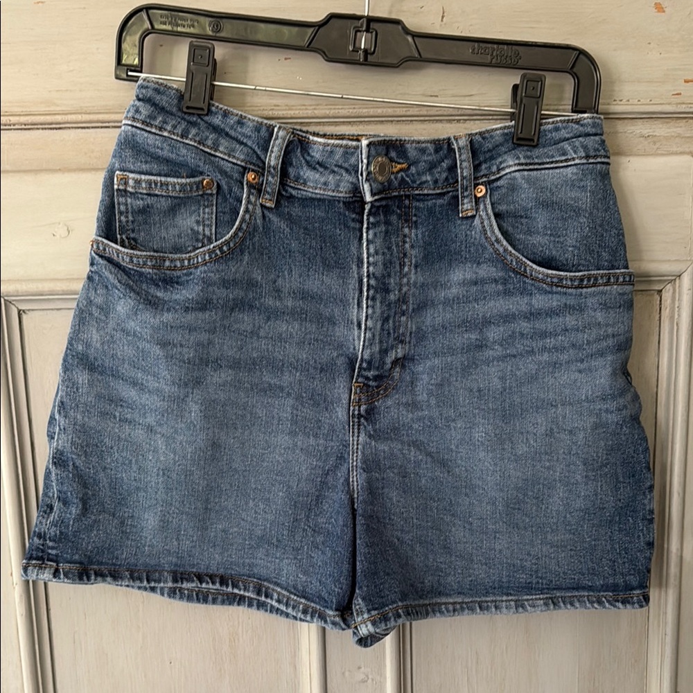 H&M Classic High-Rise Denim Shorts - Blue size 8